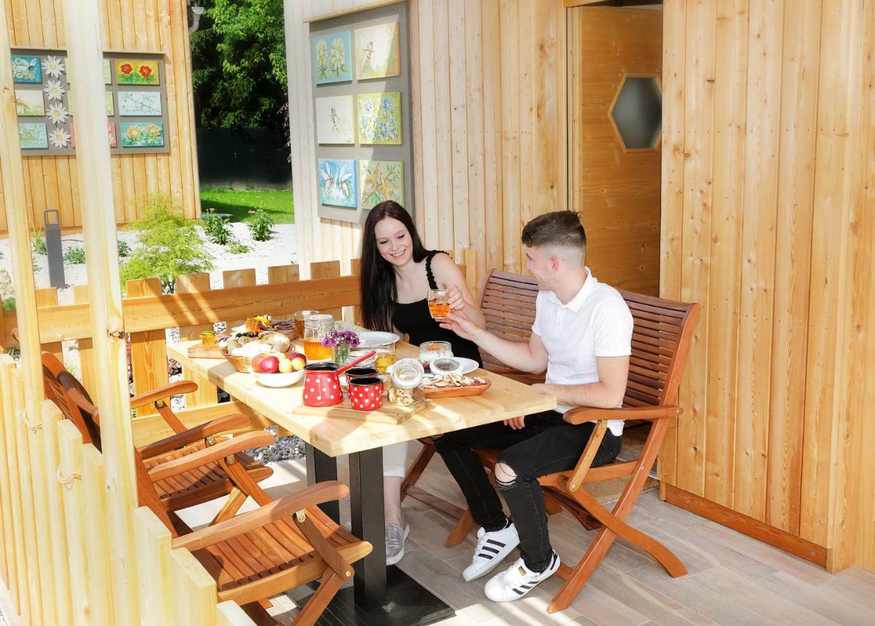 Honey Paradise Glamping Resort Dobova Ngoại thất bức ảnh