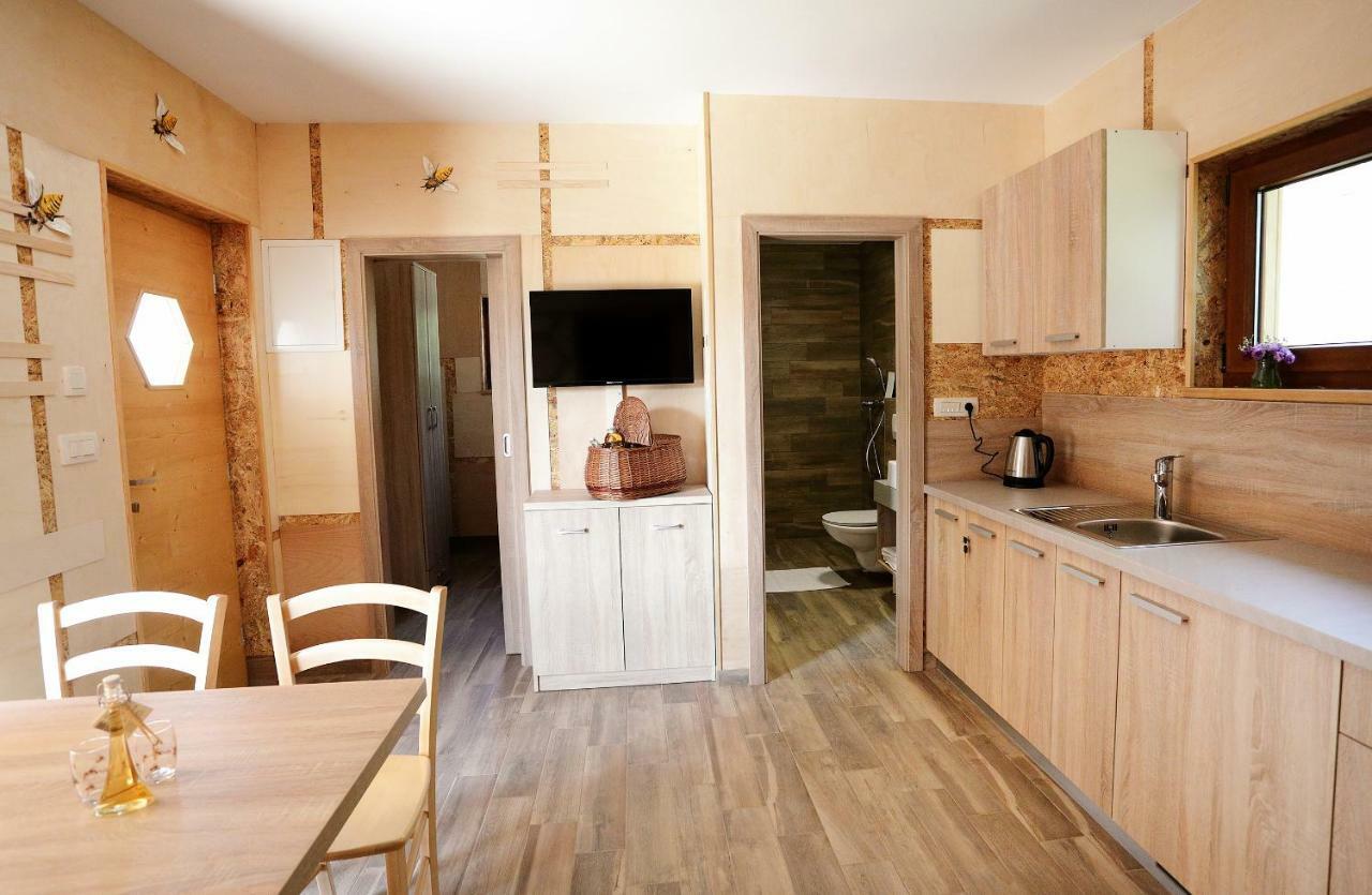Honey Paradise Glamping Resort Dobova Ngoại thất bức ảnh